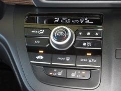 エアコンはオートエアコンでお好みの温度調整が出来、オールシーズン快適にドライブできます！フロントシートの座面に２段階調節のシートヒーターを内蔵。身体を直接温めることができます。 5