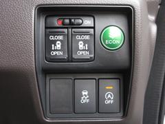 ＶＳＡ（車両挙動安定化制御システム）とは、従来の車輪のロックを防ぐＡＢＳ、車輪の空転を抑制するＴＣＳに加え、クルマの横滑り、曲がるを制御し、走る・曲がる・止まるの全領域で安定性を確保するシステムです。 5