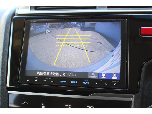 フィット １３Ｇ・Ｌパッケージ　軽減ブレーキ　安全ボディ　ＢＴ接続　盗難警報装置　禁煙　１オ－ナ－　Ｂカメ　Ｓキー　フルセグ　フルオートエアコン　整備記録簿　ナビＴＶ　リモコンキー　サイドＳＲＳ　横滑り防止機能　エアバック　アイスト（12枚目）