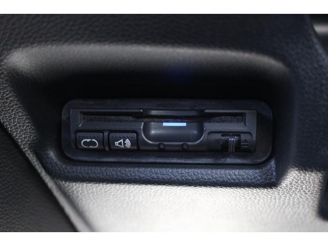 フィット １３Ｇ・Ｌパッケージ　軽減ブレーキ　安全ボディ　ＢＴ接続　盗難警報装置　禁煙　１オ－ナ－　Ｂカメ　Ｓキー　フルセグ　フルオートエアコン　整備記録簿　ナビＴＶ　リモコンキー　サイドＳＲＳ　横滑り防止機能　エアバック　アイスト（20枚目）