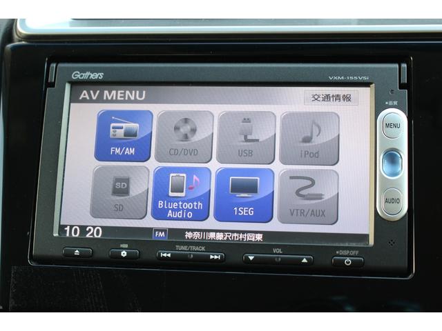 フィット １３Ｇ・Ｆパッケージ　電動格納式ドアミラー　ブルートゥース　イモビ　安全ボディ　ＤＶＤ再生可能　スマ－トキ－　記録簿有り　ＶＳＡ　ＥＴＣ付き　禁煙　助手席エアバッグ　メモリーナビ　Ｒカメラ　オートエアコン　エアバック　ＰＳ（9枚目）