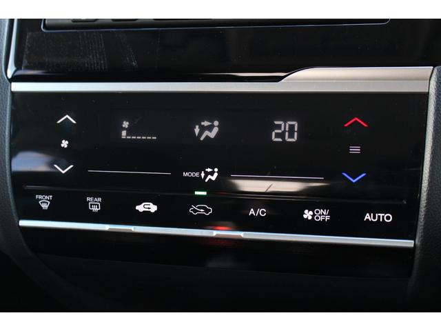 フィット １３Ｇ・Ｆパッケージ　電動格納式ドアミラー　ブルートゥース　イモビ　安全ボディ　ＤＶＤ再生可能　スマ－トキ－　記録簿有り　ＶＳＡ　ＥＴＣ付き　禁煙　助手席エアバッグ　メモリーナビ　Ｒカメラ　オートエアコン　エアバック　ＰＳ（11枚目）