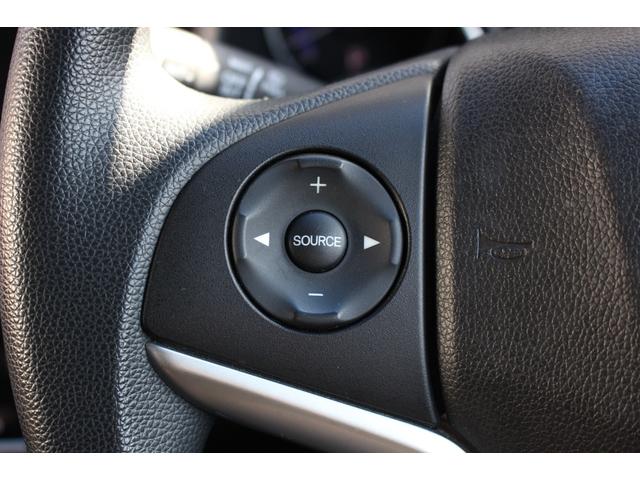 フィット １３Ｇ・Ｆパッケージ　電動格納式ドアミラー　ブルートゥース　イモビ　安全ボディ　ＤＶＤ再生可能　スマ－トキ－　記録簿有り　ＶＳＡ　ＥＴＣ付き　禁煙　助手席エアバッグ　メモリーナビ　Ｒカメラ　オートエアコン　エアバック　ＰＳ（12枚目）