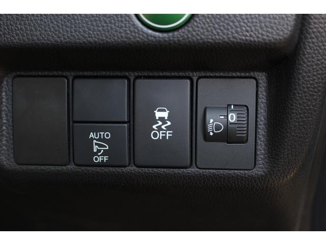 フィット １３Ｇ・Ｆパッケージ　電動格納式ドアミラー　ブルートゥース　イモビ　安全ボディ　ＤＶＤ再生可能　スマ－トキ－　記録簿有り　ＶＳＡ　ＥＴＣ付き　禁煙　助手席エアバッグ　メモリーナビ　Ｒカメラ　オートエアコン　エアバック　ＰＳ（14枚目）