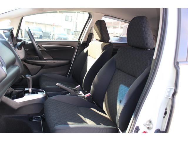 フィット １３Ｇ・Ｆパッケージ　電動格納式ドアミラー　ブルートゥース　イモビ　安全ボディ　ＤＶＤ再生可能　スマ－トキ－　記録簿有り　ＶＳＡ　ＥＴＣ付き　禁煙　助手席エアバッグ　メモリーナビ　Ｒカメラ　オートエアコン　エアバック　ＰＳ（17枚目）