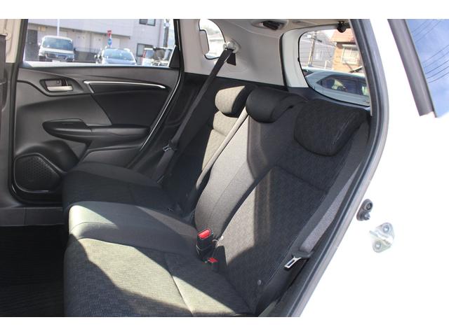 フィット １３Ｇ・Ｆパッケージ　電動格納式ドアミラー　ブルートゥース　イモビ　安全ボディ　ＤＶＤ再生可能　スマ－トキ－　記録簿有り　ＶＳＡ　ＥＴＣ付き　禁煙　助手席エアバッグ　メモリーナビ　Ｒカメラ　オートエアコン　エアバック　ＰＳ（18枚目）