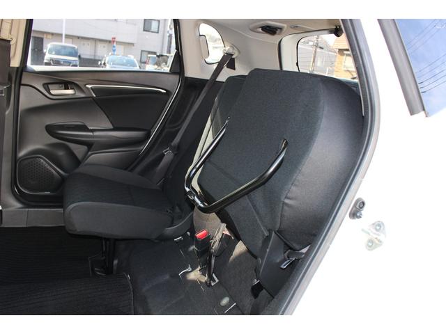 フィット １３Ｇ・Ｆパッケージ　電動格納式ドアミラー　ブルートゥース　イモビ　安全ボディ　ＤＶＤ再生可能　スマ－トキ－　記録簿有り　ＶＳＡ　ＥＴＣ付き　禁煙　助手席エアバッグ　メモリーナビ　Ｒカメラ　オートエアコン　エアバック　ＰＳ（19枚目）