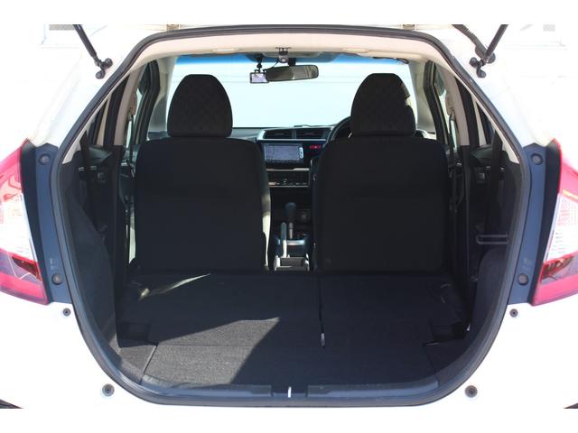 フィット １３Ｇ・Ｆパッケージ　電動格納式ドアミラー　ブルートゥース　イモビ　安全ボディ　ＤＶＤ再生可能　スマ－トキ－　記録簿有り　ＶＳＡ　ＥＴＣ付き　禁煙　助手席エアバッグ　メモリーナビ　Ｒカメラ　オートエアコン　エアバック　ＰＳ（22枚目）