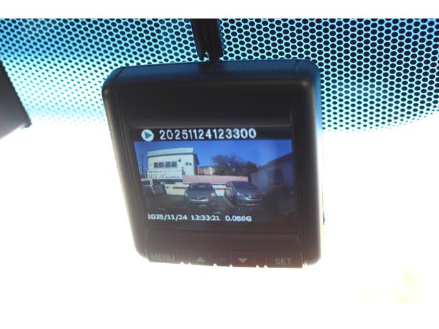 シャトル ハイブリッドＺ　ワンオーナー車　衝突被害軽減ブレーキ　ドライブレコーダ　Ｂｌｕｅｔｏｏｔｈ対応　ＵＳＢ接続　クルーズＣ　記録簿付　ＶＳＡ　フルセグ地デジＴＶ　シートＨ　リアカメラ　キーフリ　ＬＥＤライト　禁煙　イモビ（5枚目）