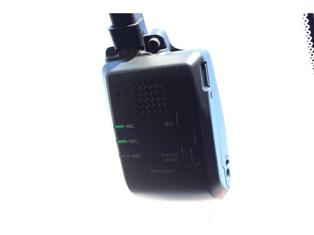 フィット ｅ：ＨＥＶクロスター　電動格納ミラー　ｂｌｕｅｔｏｏｔｈ　車線維持支援システム　ルーフレール　メモリナビ　衝突回避システム　禁煙　１オーナー　フルオートエアコン　整備記録簿　前後センサー　ＬＥＤランプ　エアバッグ　地デジ（5枚目）