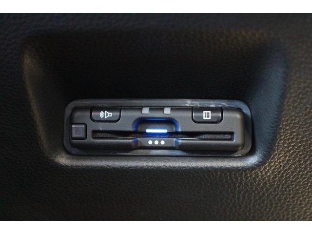 フィット ｅ：ＨＥＶクロスター　電動格納ミラー　ｂｌｕｅｔｏｏｔｈ　車線維持支援システム　ルーフレール　メモリナビ　衝突回避システム　禁煙　１オーナー　フルオートエアコン　整備記録簿　前後センサー　ＬＥＤランプ　エアバッグ　地デジ（22枚目）