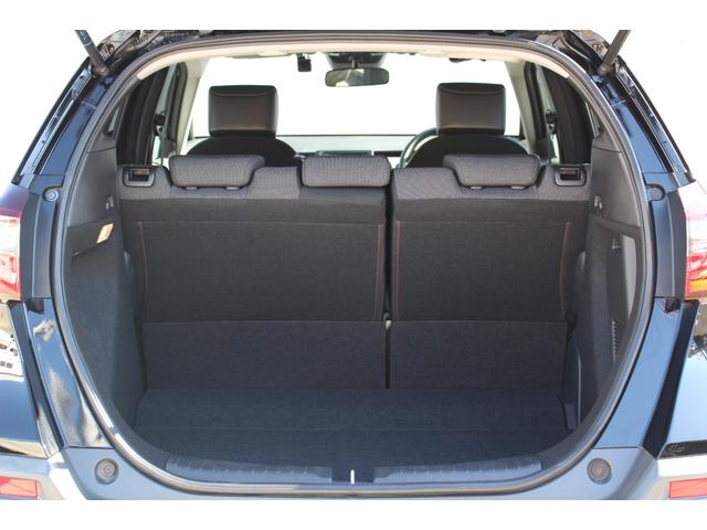 フィット ｅ：ＨＥＶクロスター　電動格納ミラー　ｂｌｕｅｔｏｏｔｈ　車線維持支援システム　ルーフレール　メモリナビ　衝突回避システム　禁煙　１オーナー　フルオートエアコン　整備記録簿　前後センサー　ＬＥＤランプ　エアバッグ　地デジ（29枚目）