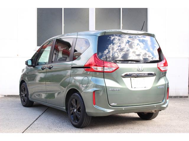 フリードハイブリッド ハイブリッド・Ｇブラックスタイル　Ｗ電動ドア　禁煙　衝突軽減ブレーキ　衝突安全ボディ　ワンオーナー　レーンキープアシスト　ドライブレコーダー　Ｒカメラ　シートヒータ　盗難防止装置　キーフリー　３列シート　ウォークスルー　ＢＴオーディオ（8枚目）