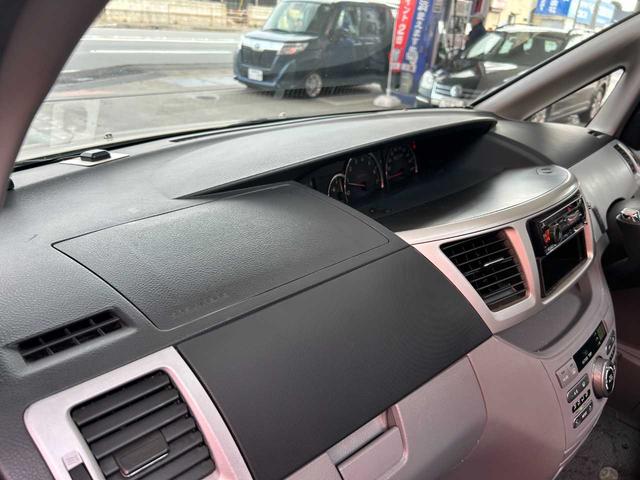 ヴォクシー Z 煌 ツインムーンルーフ 両側パワースライドドア HIDヘッド キーレス エアコン 純正15インチAW(29枚目)