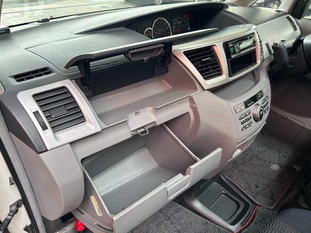 ヴォクシー Z 煌 ツインムーンルーフ 両側パワースライドドア HIDヘッド キーレス エアコン 純正15インチAW(30枚目)