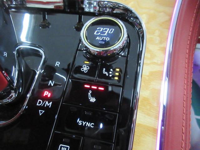 コンチネンタル ＧＴ　Ｗ１２　ＭｕｌｌｉｎｅｒＤｒｉｖｉｎｇｓｐｅｃ　正規車　法人ワンオーナー／ムードライティングスペック／ブライトクロムロワーバンパーマトリクス／ダイヤモンドキルティング／レッド＆ホワイト２トーンインテリア／ダイナミックライド／パワートランク／３６０度カメラ（67枚目）