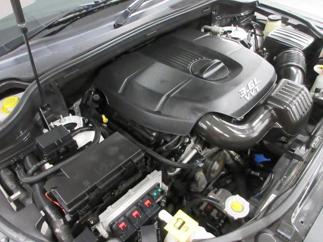 ジープ・グランドチェロキー ラレード　４ＷＤ　社外ナビ　フルセグ　Ｂｌｕｅｔｏｏｔｈオーディオ　バックカメラ　ＥＴＣ　音楽録音機能　ディスク再生　クルコン　電動シート　サイドステップ　ＨＩＤライト　２２インチアルミ　タイミングチェーン　バネサス（17枚目）