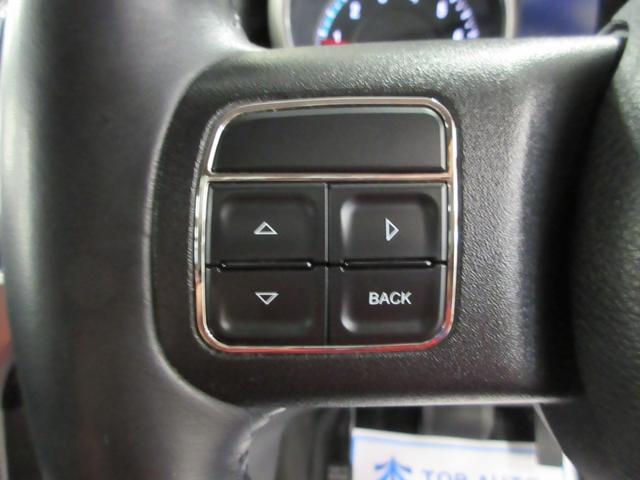 ジープ・グランドチェロキー ラレード　４ＷＤ　社外ナビ　フルセグ　Ｂｌｕｅｔｏｏｔｈオーディオ　バックカメラ　ＥＴＣ　音楽録音機能　ディスク再生　クルコン　電動シート　サイドステップ　ＨＩＤライト　２２インチアルミ　タイミングチェーン　バネサス（43枚目）