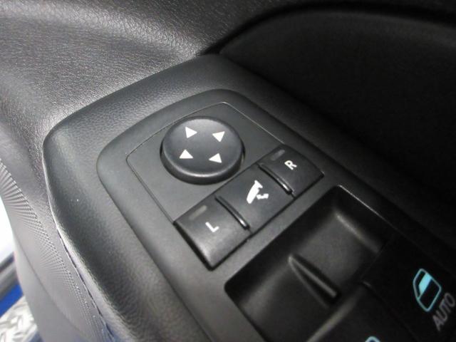 ジープ・グランドチェロキー ラレード　４ＷＤ　社外ナビ　フルセグ　Ｂｌｕｅｔｏｏｔｈオーディオ　バックカメラ　ＥＴＣ　音楽録音機能　ディスク再生　クルコン　電動シート　サイドステップ　ＨＩＤライト　２２インチアルミ　タイミングチェーン　バネサス（44枚目）