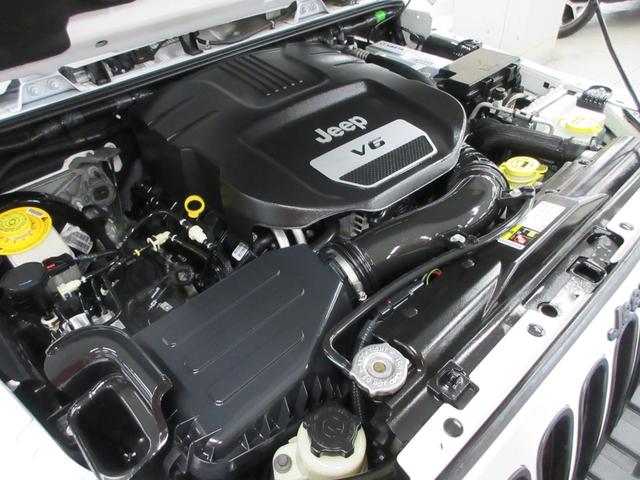 ジープ・ラングラーアンリミテッド サハラ　４ＷＤ　後期型　メモリーナビ　フルセグ　Ｂｌｕｅｔｏｏｔｈ　サイド・バックカメラ　ＥＴＣ　前後ドラレコ　クルコン　サイド・バックカメラ　音楽録音　キーレス　ディスク再生　１８インチアルミ　レギュラーガソリン車（16枚目）