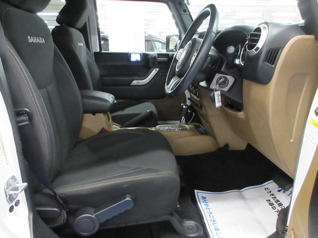 ジープ・ラングラーアンリミテッド サハラ　４ＷＤ　後期型　メモリーナビ　フルセグ　Ｂｌｕｅｔｏｏｔｈ　サイド・バックカメラ　ＥＴＣ　前後ドラレコ　クルコン　サイド・バックカメラ　音楽録音　キーレス　ディスク再生　１８インチアルミ　レギュラーガソリン車（18枚目）