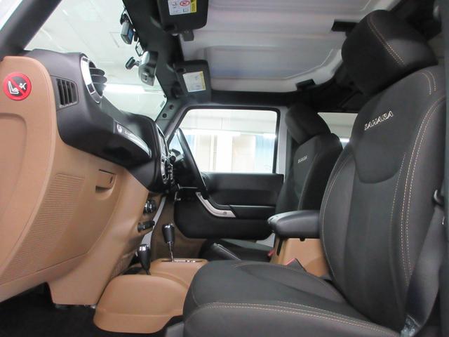 ジープ・ラングラーアンリミテッド サハラ　４ＷＤ　後期型　メモリーナビ　フルセグ　Ｂｌｕｅｔｏｏｔｈ　サイド・バックカメラ　ＥＴＣ　前後ドラレコ　クルコン　サイド・バックカメラ　音楽録音　キーレス　ディスク再生　１８インチアルミ　レギュラーガソリン車（23枚目）