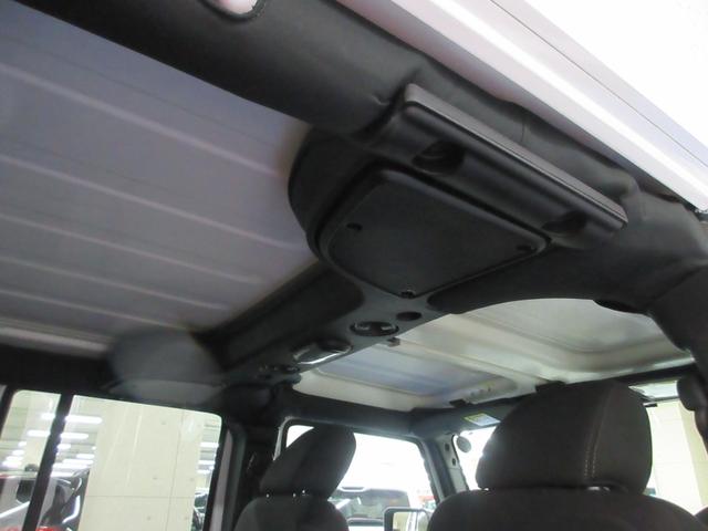 ジープ・ラングラーアンリミテッド サハラ　４ＷＤ　後期型　メモリーナビ　フルセグ　Ｂｌｕｅｔｏｏｔｈ　サイド・バックカメラ　ＥＴＣ　前後ドラレコ　クルコン　サイド・バックカメラ　音楽録音　キーレス　ディスク再生　１８インチアルミ　レギュラーガソリン車（46枚目）
