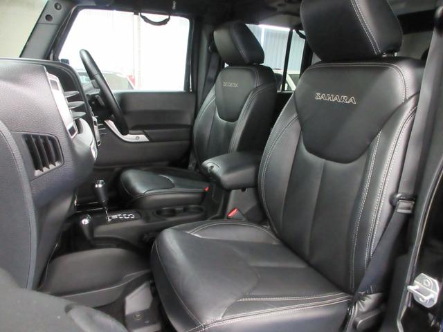 ジープ・ラングラーアンリミテッド サハラ　４ＷＤ　後期型　黒革シート　ダイヤトーンサウンドナビ　フルセグ　Ｂｌｕｅｔｏｏｔｈ　前後ドラレコ　サイド・バックカメラ　ＥＴＣ　クルコン　シートヒーター　アルパインスピーカー　ＨＩＤライト社外アルミ（22枚目）