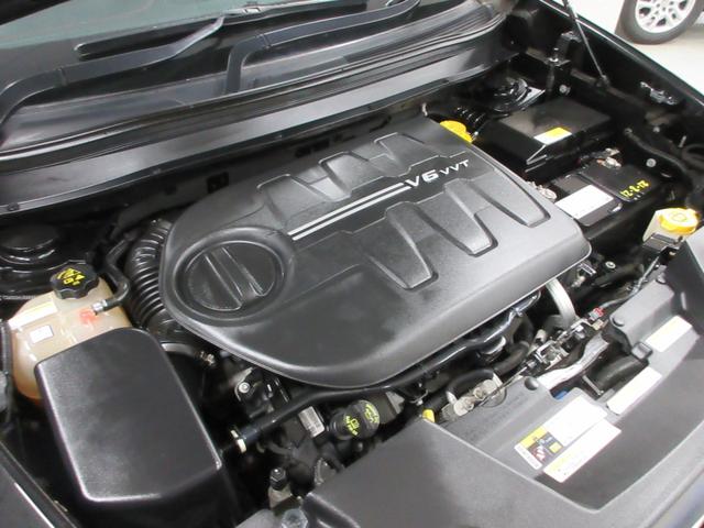 ジープ・チェロキー トレイルホーク　４ＷＤ　衝突軽減　サンルーフ　ハーフレザー　Ｕコネクトナビ　フルセグ　レーダークルーズ　障害物ソナー　Ｂｌｌｕｅｔｏｏｔｈオーディオ　ＥＴＣ２．０　電動ゲート　サイド・バックカメラ　ブラスポ　１７インチアルミ（16枚目）