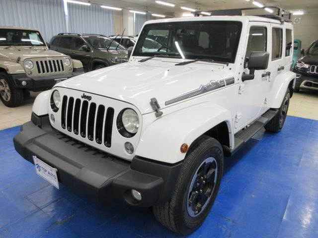 ジープ・ラングラーアンリミテッド ポーラーエディション　４ＷＤ　後期型　限定車　黒革　社外ナビ　フルセグ　Ｂｌｕｅｔｏｏｔｈオーディオ　バックカメラ　ＥＴＣ　クルコン　音楽録音　ディスク再生　シートヒーター　背面タイヤレス　１８インチアルミ　ルーフキャリア　タイミングチェーン（6枚目）