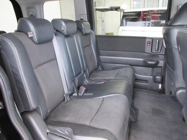 ステップワゴンスパーダ Ｚ　クールスピリット　インターナビ　セレクション　後期型　両側電動ドア　ハーフレザー　ＨＤＤナビ　フルセグ　後席モニター　バックカメラ　ＥＴＣ　Ｂｌｕｅｔｏｏｔｈ通話　ディスク再生　クルコン　社外アルミ　ＨＩＤライト　タイミングチェーン（16枚目）