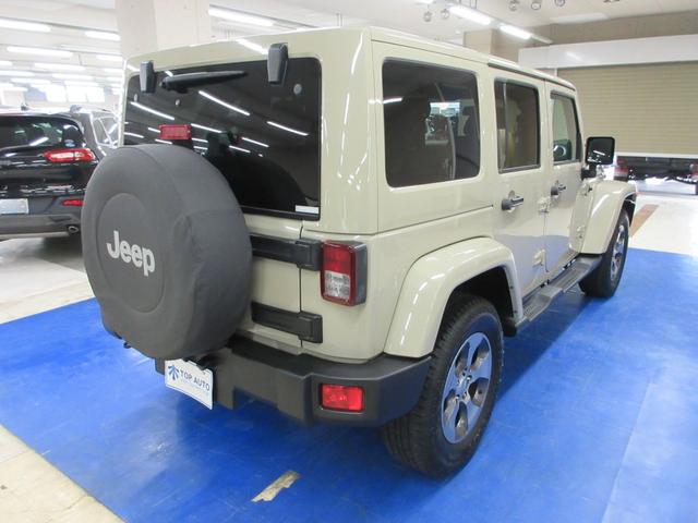 ジープ・ラングラーアンリミテッド サハラ　４ＷＤ　後期型　純正ゴビカラー　社外ナビ　フルセグ　Ｂｌｕｅｔｏｏｔｈオーディオ　サイド・バックカメラ　ＥＴＣ　音楽録音　ディスク再生　クルーズコントロール　１８インチアルミ　タイミングチェーン　レギュラーガソリン車（6枚目）