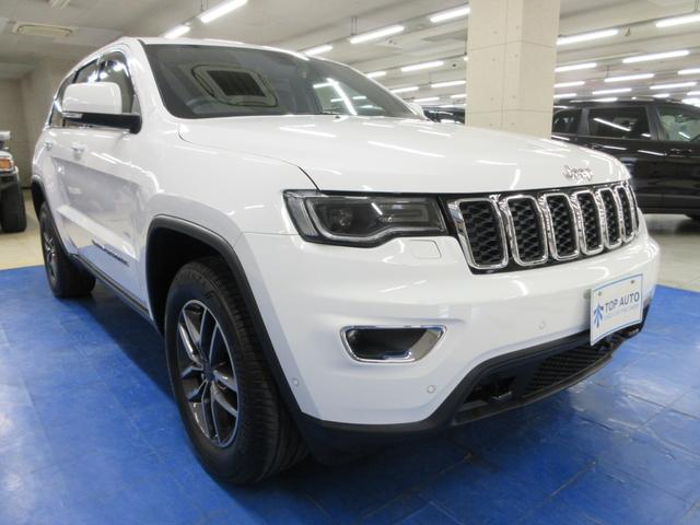 ジープ・グランドチェロキー ラレード　４ＷＤ　後期型　ワンオーナー　Ｕコネクトナビ　フルセグ　Ｂｌｕｅｔｏｏｔｈ　フロント・サイド・バックカメラ　ＥＴＣ２．０　ドラレコ　クルコン　ブラインドスポット　障害物ソナー　１８インチアルミ　タイミングチェーン（4枚目）
