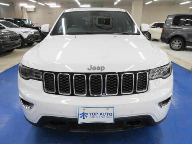 ジープ・グランドチェロキー ラレード　４ＷＤ　後期型　ワンオーナー　Ｕコネクトナビ　フルセグ　Ｂｌｕｅｔｏｏｔｈ　フロント・サイド・バックカメラ　ＥＴＣ２．０　ドラレコ　クルコン　ブラインドスポット　障害物ソナー　１８インチアルミ　タイミングチェーン（8枚目）