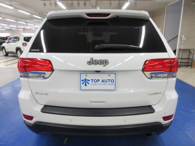 ジープ・グランドチェロキー ラレード　４ＷＤ　後期型　ワンオーナー　Ｕコネクトナビ　フルセグ　Ｂｌｕｅｔｏｏｔｈ　フロント・サイド・バックカメラ　ＥＴＣ２．０　ドラレコ　クルコン　ブラインドスポット　障害物ソナー　１８インチアルミ　タイミングチェーン（9枚目）