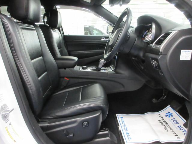 ジープ・グランドチェロキー ラレード　４ＷＤ　後期型　ワンオーナー　Ｕコネクトナビ　フルセグ　Ｂｌｕｅｔｏｏｔｈ　フロント・サイド・バックカメラ　ＥＴＣ２．０　ドラレコ　クルコン　ブラインドスポット　障害物ソナー　１８インチアルミ　タイミングチェーン（19枚目）