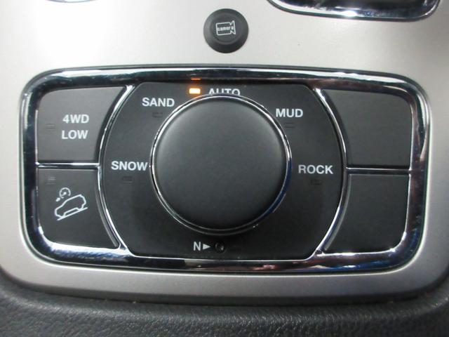 ジープ・グランドチェロキー ラレード　４ＷＤ　後期型　ワンオーナー　Ｕコネクトナビ　フルセグ　Ｂｌｕｅｔｏｏｔｈ　フロント・サイド・バックカメラ　ＥＴＣ２．０　ドラレコ　クルコン　ブラインドスポット　障害物ソナー　１８インチアルミ　タイミングチェーン（32枚目）