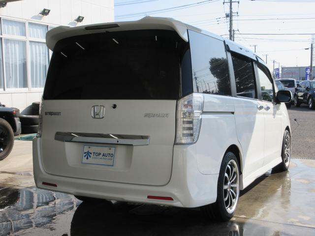 ステップワゴンスパーダ Ｚ　後期型　両側電動ドア　ＥＴＣ　革調シート　スマートキー　ＨＩＤライト　社外１８インチアルミ　タイミングチェーン（8枚目）