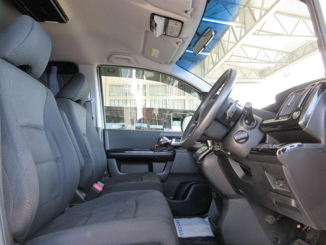 ステップワゴンスパーダ Ｚ　後期型　両側電動ドア　ＥＴＣ　革調シート　スマートキー　ＨＩＤライト　社外１８インチアルミ　タイミングチェーン（12枚目）