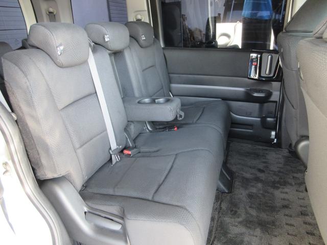 ステップワゴンスパーダ Ｚ　後期型　両側電動ドア　ＥＴＣ　革調シート　スマートキー　ＨＩＤライト　社外１８インチアルミ　タイミングチェーン（17枚目）