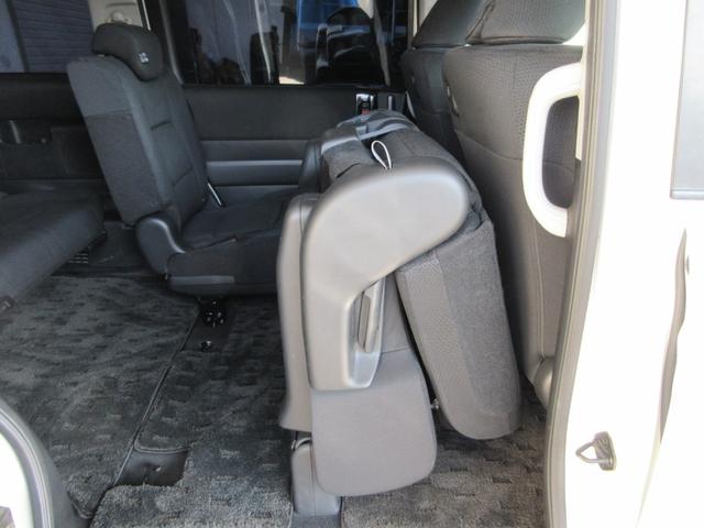 ステップワゴンスパーダ Ｚ　後期型　両側電動ドア　ＥＴＣ　革調シート　スマートキー　ＨＩＤライト　社外１８インチアルミ　タイミングチェーン（18枚目）