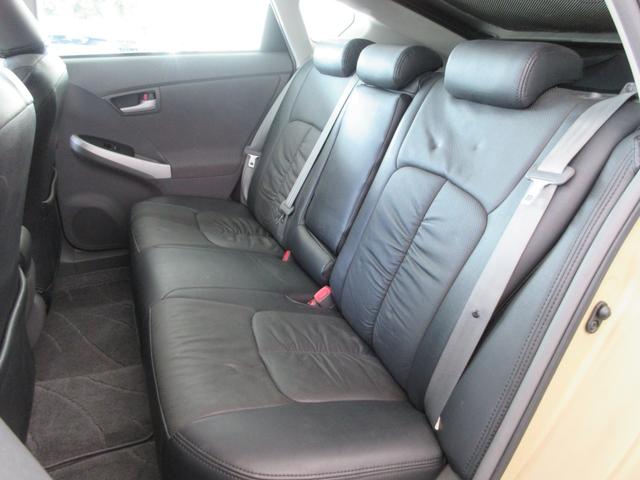 プリウス S 社外8インチナビ フルセグ ドラレコ バックカメラ ETC 音楽録音 ディスク再生 Bluetoothオーディオ 車高調ローダウン シートカバー デジタルインナーミラー ルーフラック 社外ホイール(19枚目)