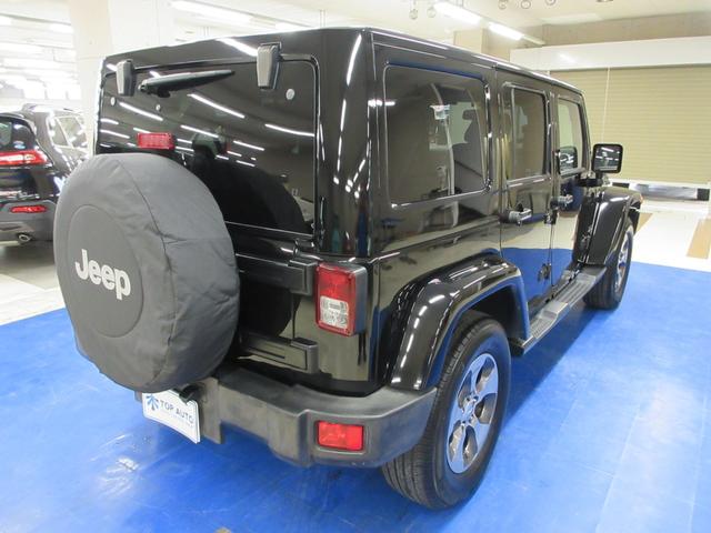 ジープ・ラングラーアンリミテッド サハラ　４ＷＤ　後期型　黒革シート　メモナビ　フルセグ　サイド・バックカメラ　ＥＴＣ　ドラレコ　クルーズコントロール　シートヒーター　音楽録音機能　ディスク再生　キーレス　１８インチアルミ　レギュラーガソリン仕様（7枚目）