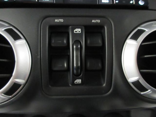 ジープ・ラングラーアンリミテッド サハラ　４ＷＤ　後期型　黒革シート　メモナビ　フルセグ　サイド・バックカメラ　ＥＴＣ　ドラレコ　クルーズコントロール　シートヒーター　音楽録音機能　ディスク再生　キーレス　１８インチアルミ　レギュラーガソリン仕様（44枚目）