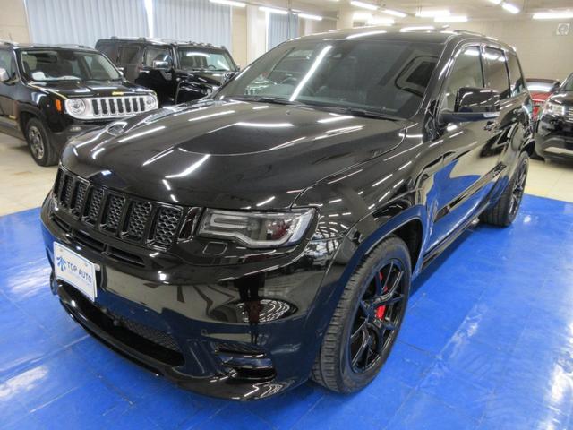 ジープ・グランドチェロキー SRT8 4WD 後期型 衝突軽減 サンルーフ ハーフレザー ナビ フルセグ Bluetooth 電動ゲート フロント・サイド・バックカメラ ETC2.0 シートヒーター シートクーラー レーダークルーズ 20インチアルミ(6枚目)