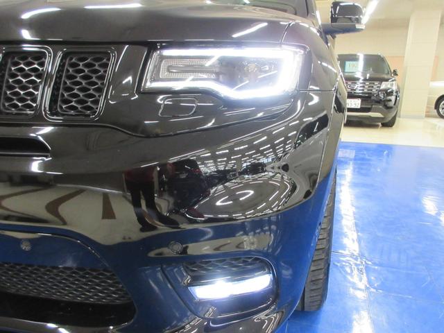 ジープ・グランドチェロキー SRT8 4WD 後期型 衝突軽減 サンルーフ ハーフレザー ナビ フルセグ Bluetooth 電動ゲート フロント・サイド・バックカメラ ETC2.0 シートヒーター シートクーラー レーダークルーズ 20インチアルミ(12枚目)