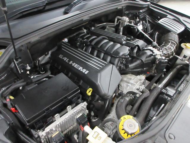 ジープ・グランドチェロキー SRT8 4WD 後期型 衝突軽減 サンルーフ ハーフレザー ナビ フルセグ Bluetooth 電動ゲート フロント・サイド・バックカメラ ETC2.0 シートヒーター シートクーラー レーダークルーズ 20インチアルミ(17枚目)