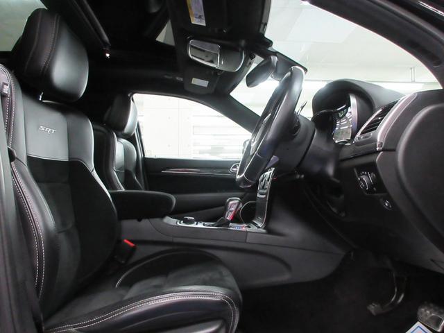 ジープ・グランドチェロキー SRT8 4WD 後期型 衝突軽減 サンルーフ ハーフレザー ナビ フルセグ Bluetooth 電動ゲート フロント・サイド・バックカメラ ETC2.0 シートヒーター シートクーラー レーダークルーズ 20インチアルミ(22枚目)