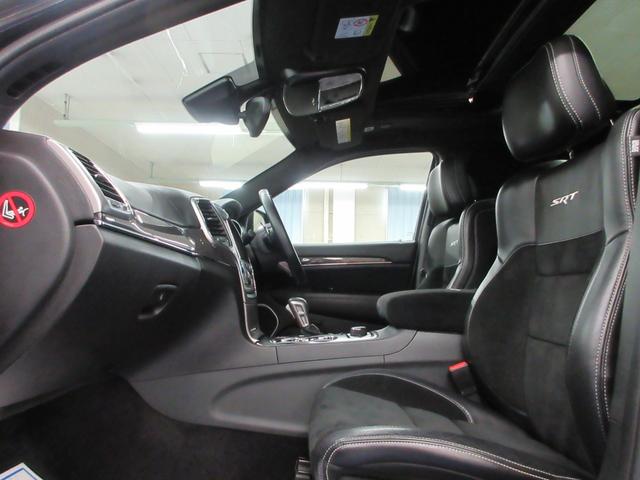 ジープ・グランドチェロキー SRT8 4WD 後期型 衝突軽減 サンルーフ ハーフレザー ナビ フルセグ Bluetooth 電動ゲート フロント・サイド・バックカメラ ETC2.0 シートヒーター シートクーラー レーダークルーズ 20インチアルミ(25枚目)