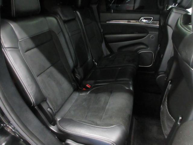 ジープ・グランドチェロキー SRT8 4WD 後期型 衝突軽減 サンルーフ ハーフレザー ナビ フルセグ Bluetooth 電動ゲート フロント・サイド・バックカメラ ETC2.0 シートヒーター シートクーラー レーダークルーズ 20インチアルミ(26枚目)